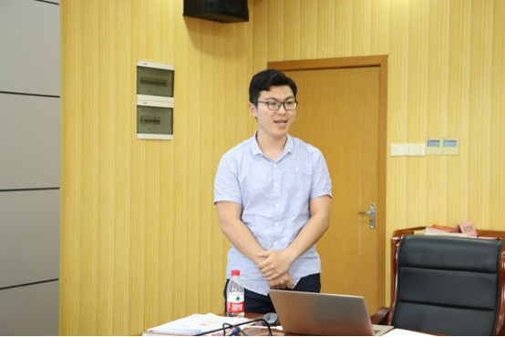 1561001320891102.png 欧美a片
春季学期基层党建工作研讨会暨第四次党支部书记例会召开647.png